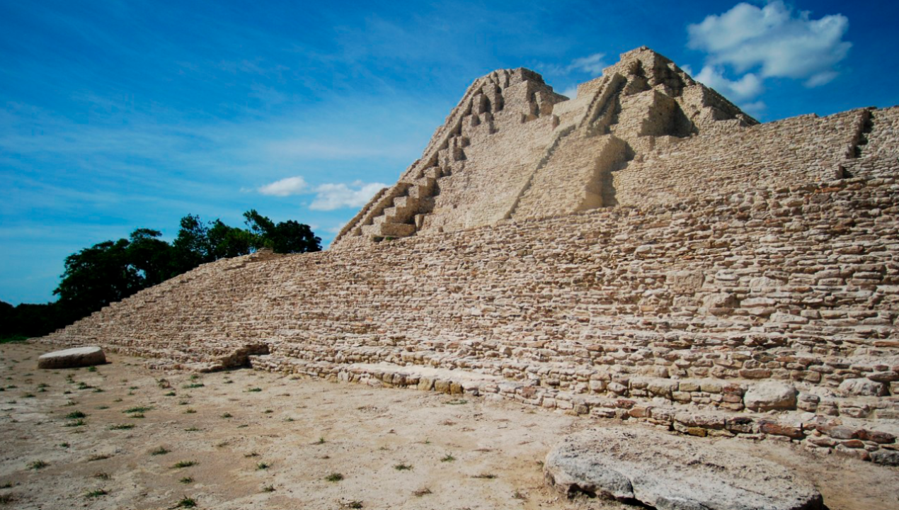 /hallan-al-menos-25-personas-sacrificadas-bajo-piramide-maya-en-mexico